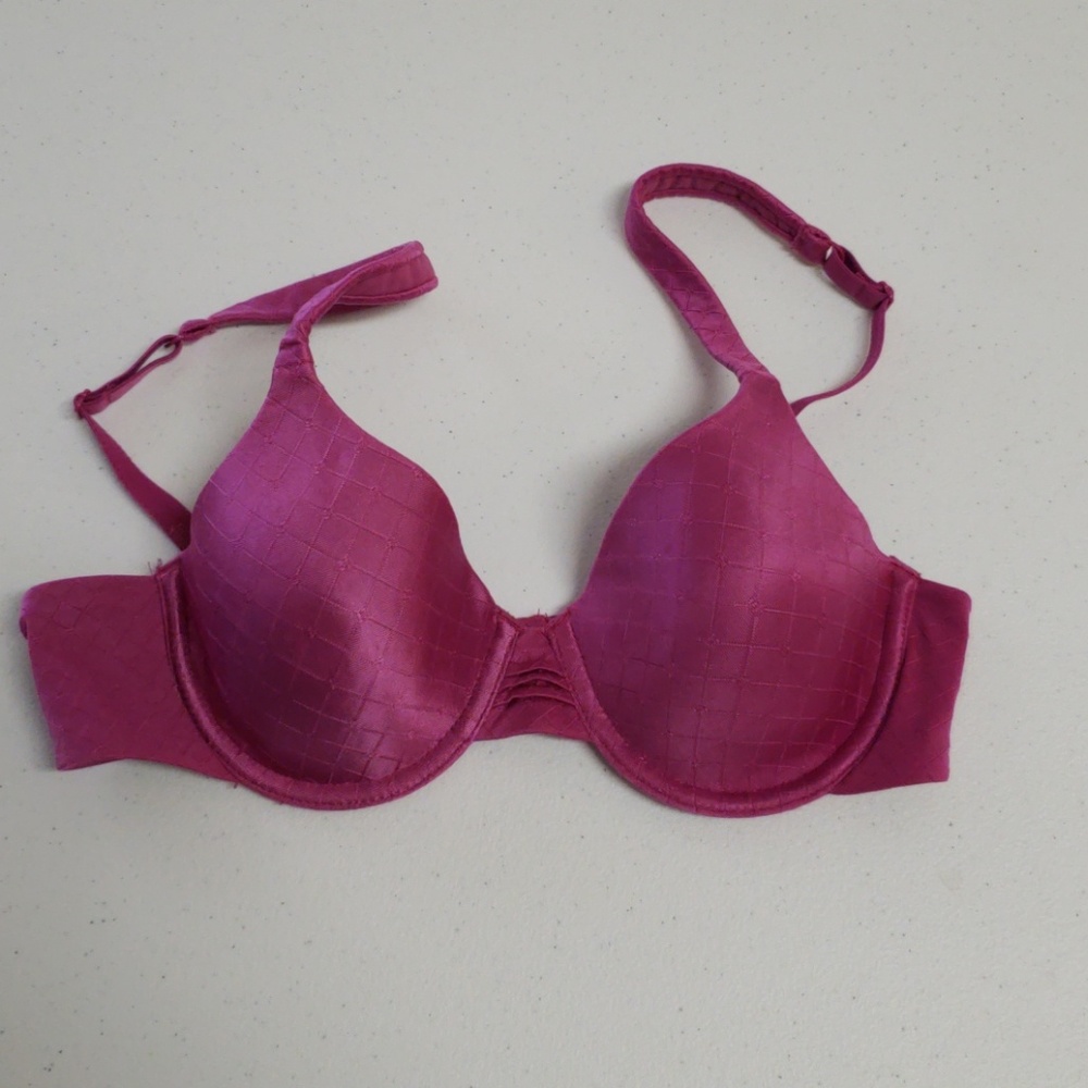 34B Hanes Barely There Bra